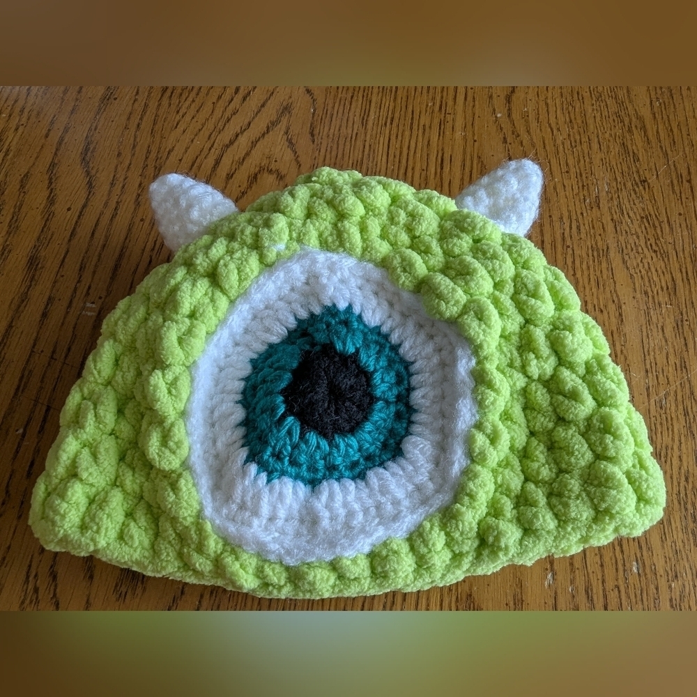 Disney Pixar Monsters inc. Mike Wazowzski hat beanie with 3D horns! 0-9 Months